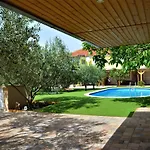 Luka Biograd - *