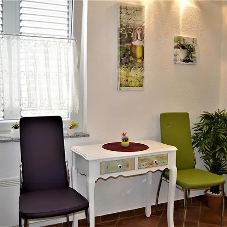 Daire Luka Biograd -