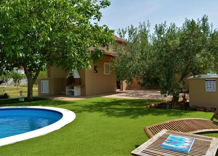 Luka Biograd - Lägenhet *