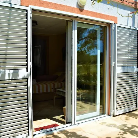 Apartman Luka Biograd - *