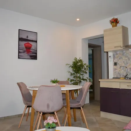 Luka Biograd - Apartment Benkovac