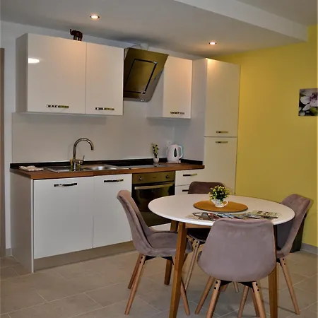 Apartman Luka Biograd - *