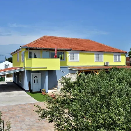 Luka Biograd -